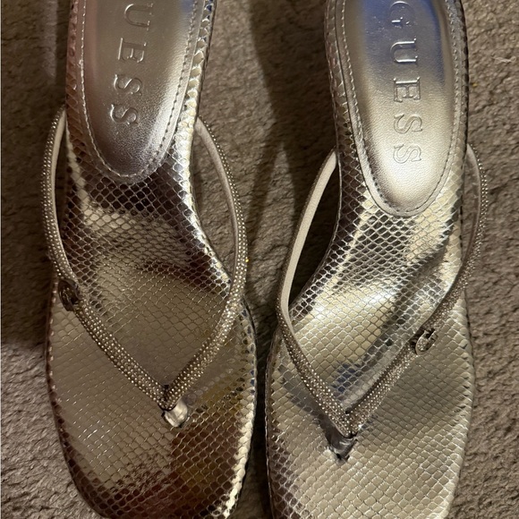 Guess Metallic Silver Snake Print Flip Flops - Picture 3 of 4